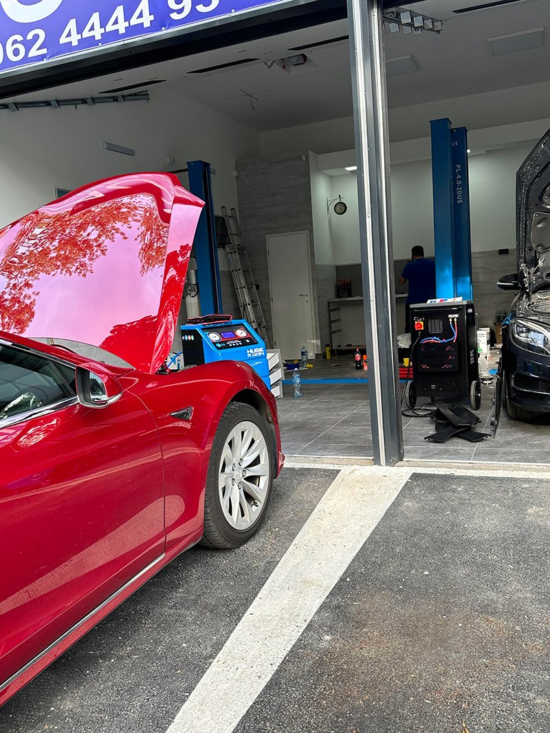 Auto klime Dača - punjenje klima uređaja - gas R1234yf